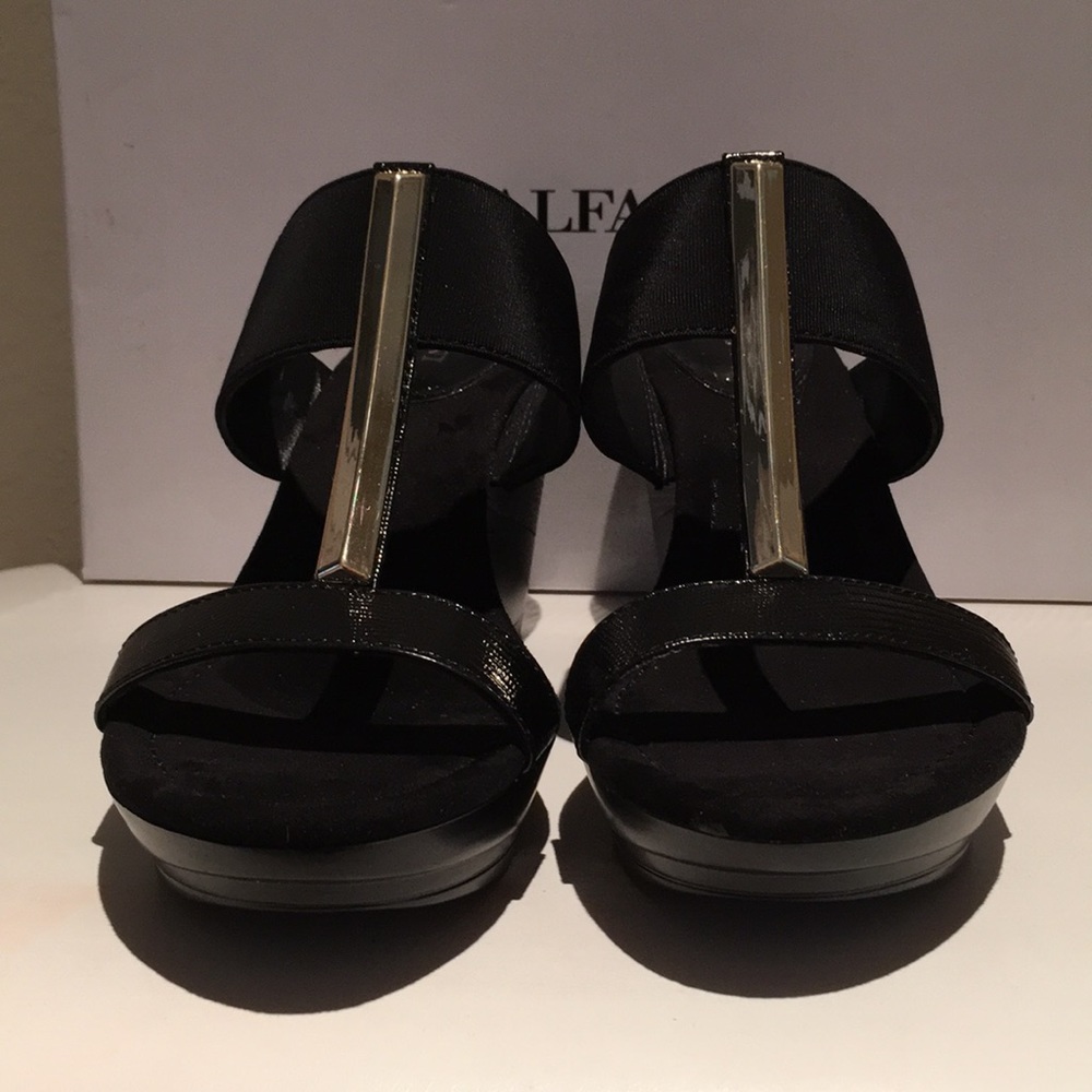 Shoe - Picture 2 of 5